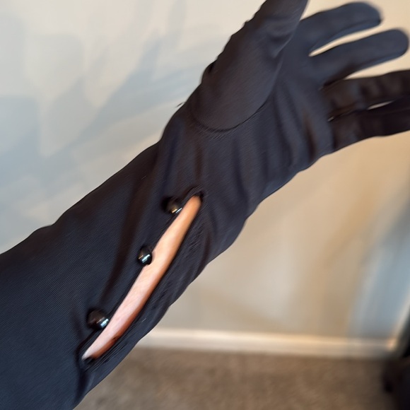 Ladies over the elbow glove - Picture 2 of 4